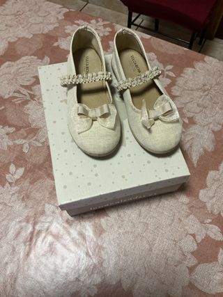 Zapatos Vulca Bicha niña beige
Talla 31.