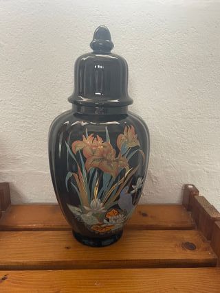 Jarrón porcelana negra dorada