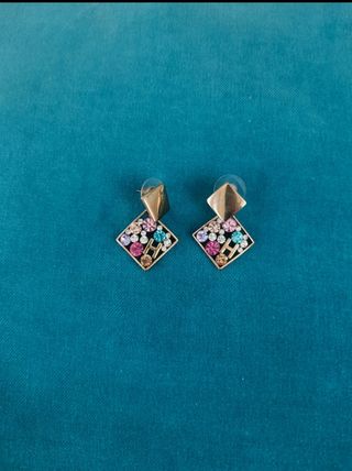 Pendientes dorados multicolor