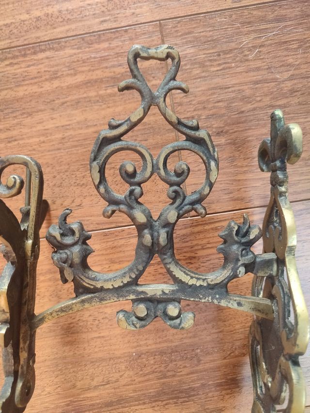 Percha bronce antigua