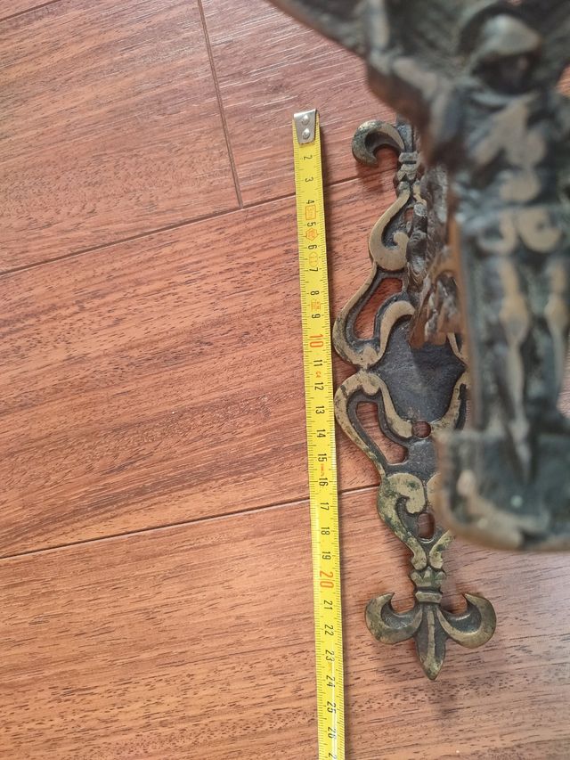 Percha bronce antigua