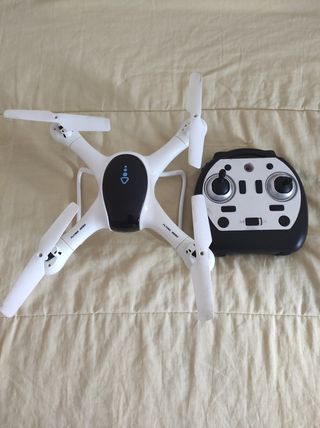 Drone Flying Hero blanco y negro