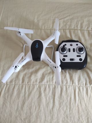 Drone Flying Hero blanco y negro