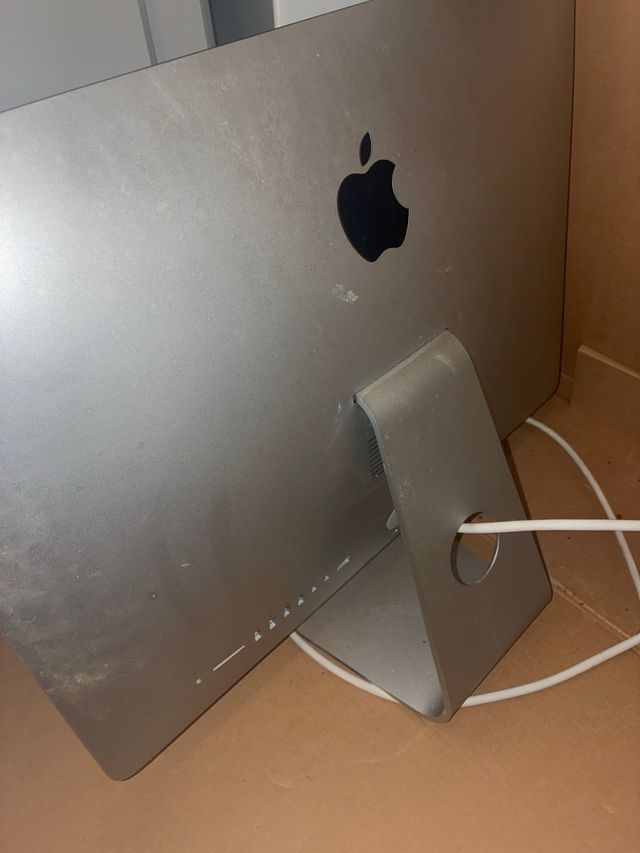 iMac 21.5" 4K - Apple