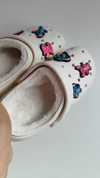 Zuecos Stitch blancos