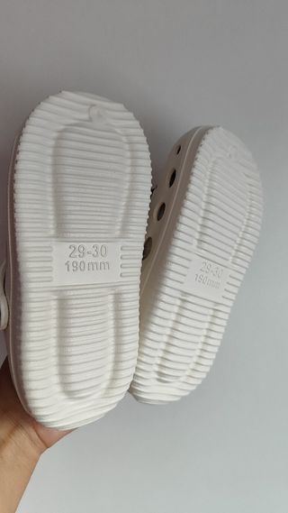 Zuecos Stitch blancos
