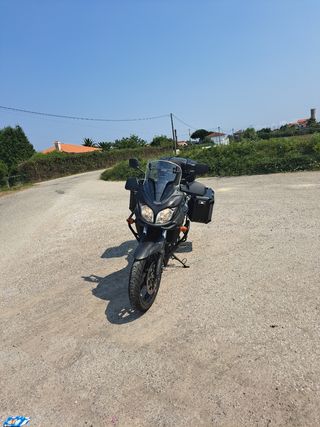Suzuki Vstrom 650 - Moto
