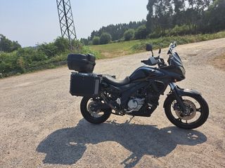 Suzuki Vstrom 650 - Moto