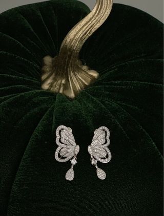 Pendientes mariposa plateados