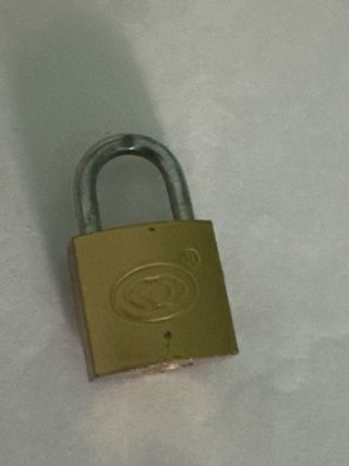 Candado combinación negro + candado de llave verde