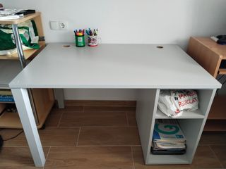 Escritorio gris - Mesa de estudio