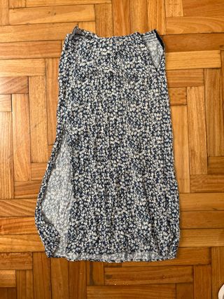 Falda larga azul con flores