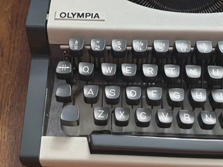 Máquina Olympia Traveller de Luxe