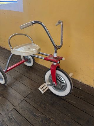Triciclo antiguo Coloma y Pastor