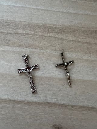 2 Colgantes crucifijo plata