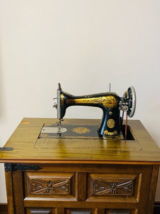 Máquina coser Singer antigua con mueble