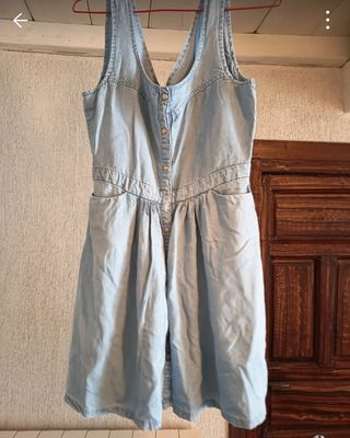 Vestido vaquero azul.