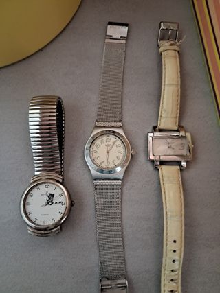 Relojes analogicos de pulsera. Sin pila. 18 x uno