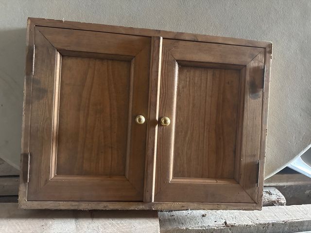 Armario madera 2 puertas 68x50cm