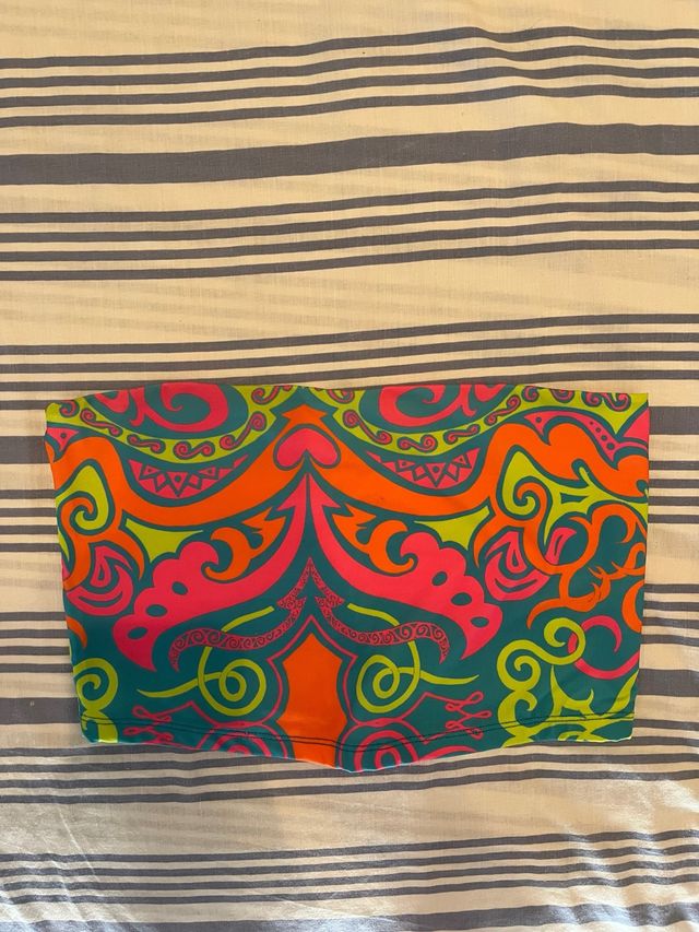 Top Primark multicolor palabra de honor