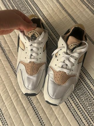 Nike Huarache - Beige y Blanco