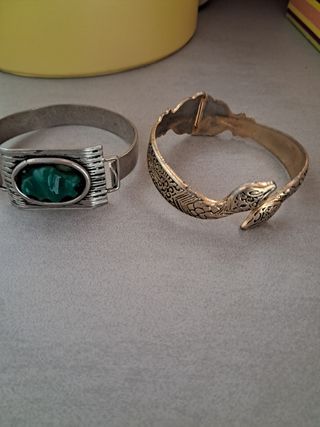 Pulseras y collares vintage.3/5€ segun pieza