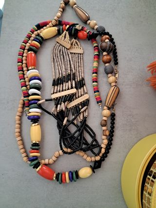 Pulseras y collares vintage.3/5€ segun pieza