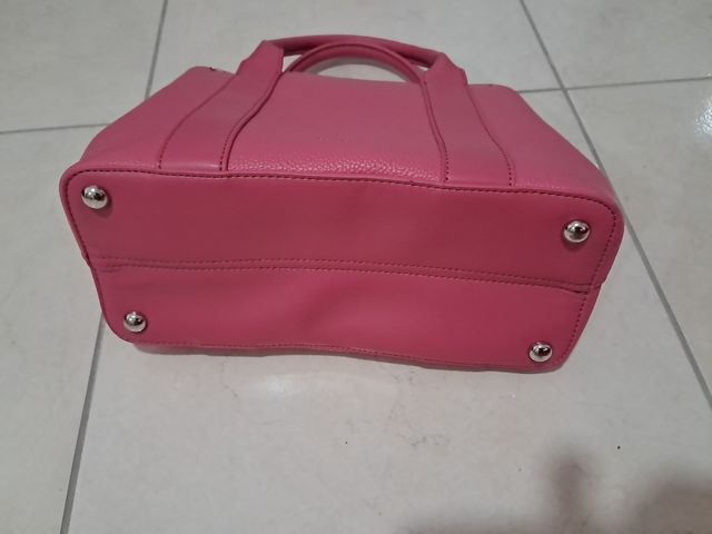 Borsetta rosa a mano