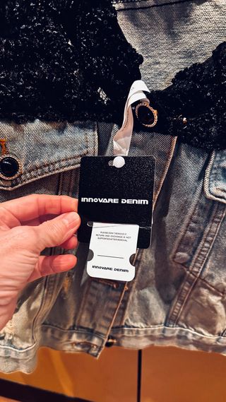 Cazadora vaquera negra y azul innovaredenim