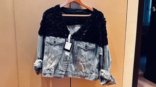 Cazadora vaquera negra y azul innovaredenim