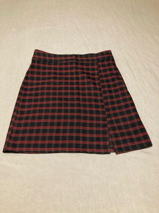 Falda cuadros roja y negra