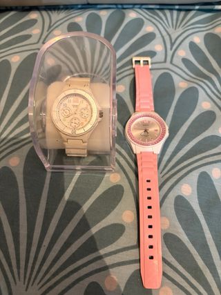 Relojes Casio usados blanco y otro rosa funcionado