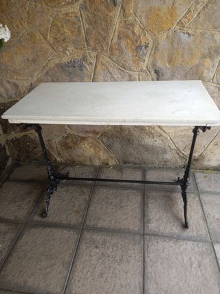 Mesa antigua mármol-hierro fundido
