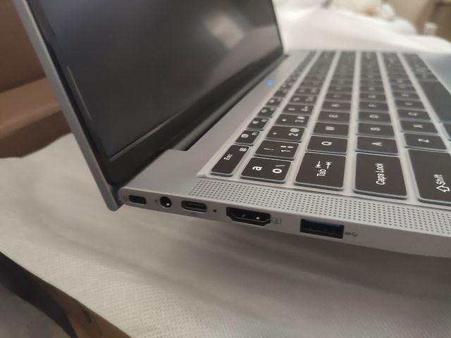 PORTATIL A ESTRENAR Intel i5-8210Y 512GB SSD 24RAM