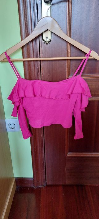 Top fucsia con manga. Talla S de Zara.