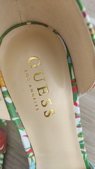 Sandalias Guess 8M multicolor, talla 38