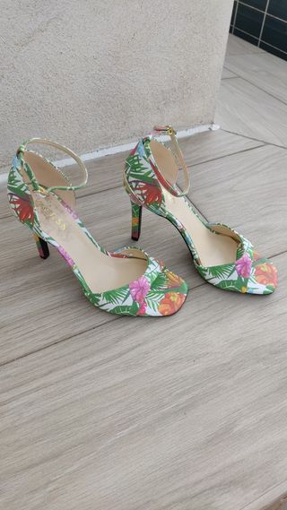 Sandalias Guess 8M multicolor, talla 38