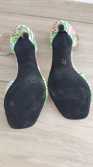 Sandalias Guess 8M multicolor, talla 38