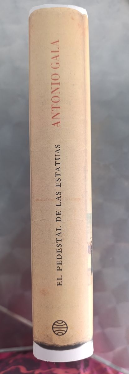 El pedestal de las estatuas (Spanish Edition)
