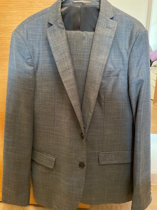 Traje gris hombre - moderno