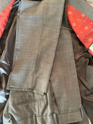 Traje gris hombre - moderno