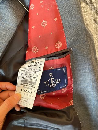 Traje gris hombre - moderno