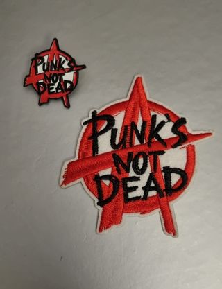 Patch Punks Not Dead Pack Pin