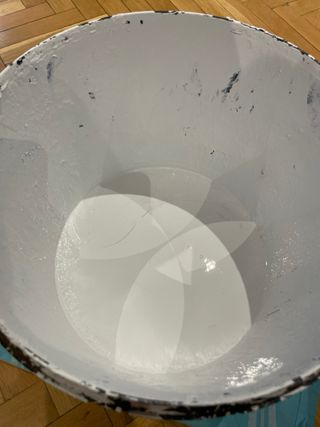 Pintura color blanco RAL 9003. 