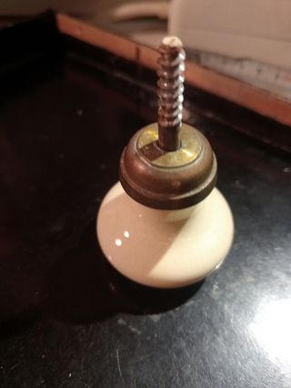 Pomo porcelana antiguo - blanco/dorado