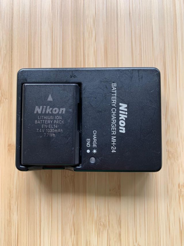 Cámara Nikon D5200 + accesorios