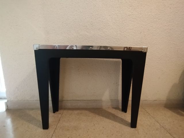 Mesa consola negra y plata