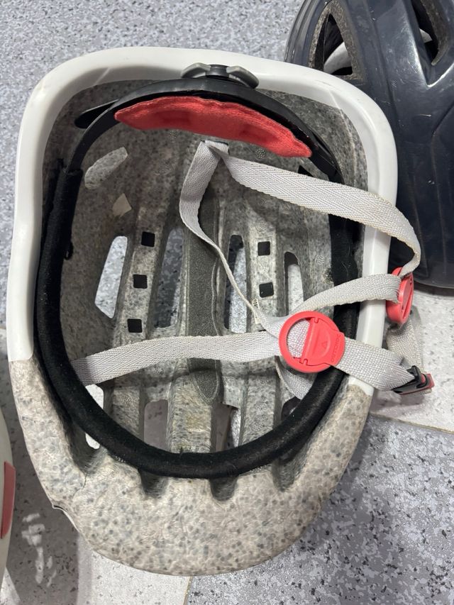 3 Cascos bici: Blanco, beige, negro