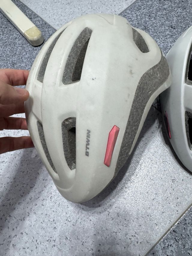 3 Cascos bici: Blanco, beige, negro