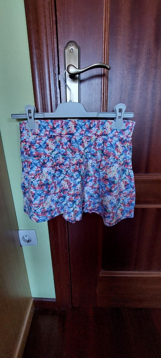 Falda corta de flores. Talla M.